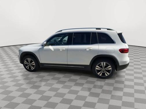 Polar White 2026 Mercedes-Benz GLB 250 4MATIC