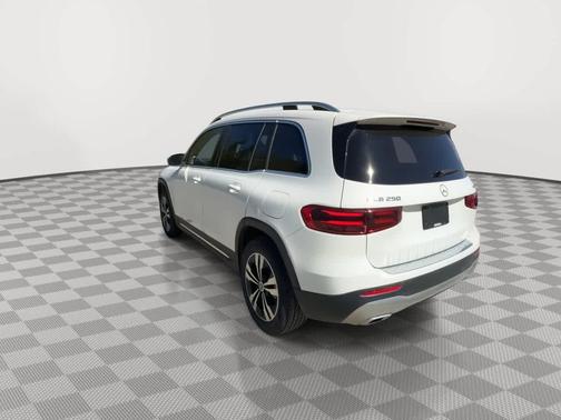 Polar White 2026 Mercedes-Benz GLB 250 4MATIC