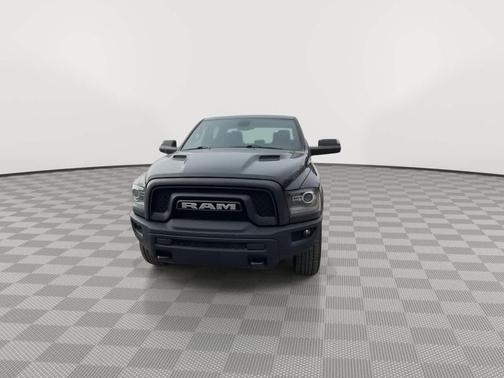 Diamond Black Crystal Pearlcoat 2022 RAM 1500 Classic SLT