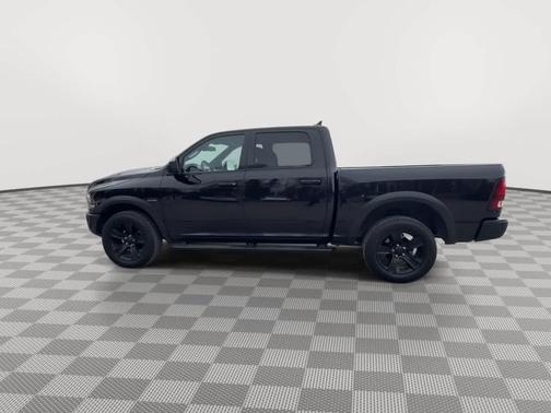 Diamond Black Crystal Pearlcoat 2022 RAM 1500 Classic SLT