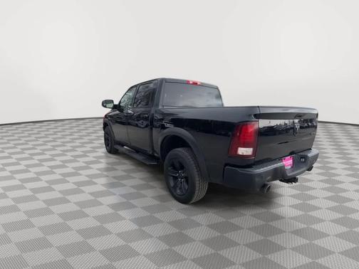 Diamond Black Crystal Pearlcoat 2022 RAM 1500 Classic SLT
