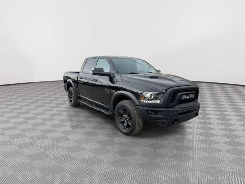 Diamond Black Crystal Pearlcoat 2022 RAM 1500 Classic SLT