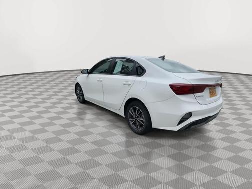 Snow White Pearl 2023 Kia Forte LXS