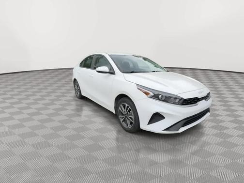 Snow White Pearl 2023 Kia Forte LXS