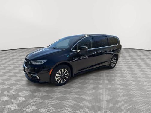 Diamond Black Crystal Pearlcoat 2024 Chrysler Pacifica Hybrid Select