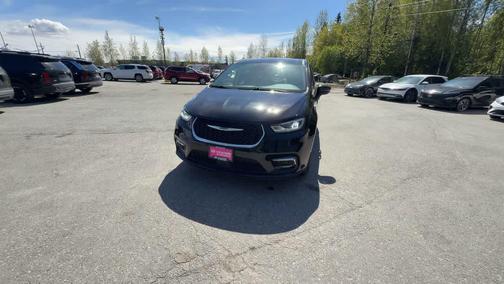 Diamond Black Crystal Pearlcoat 2024 Chrysler Pacifica Hybrid Select