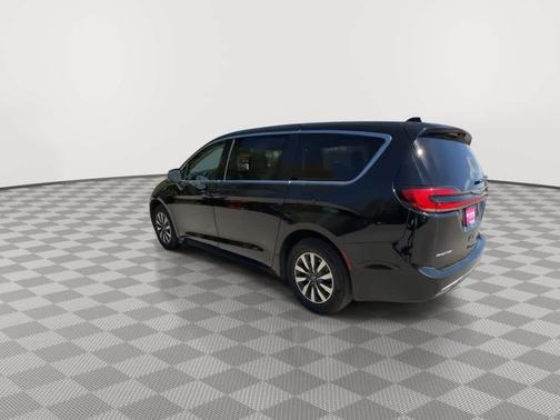 Diamond Black Crystal Pearlcoat 2024 Chrysler Pacifica Hybrid Select