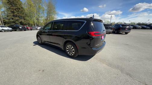 Diamond Black Crystal Pearlcoat 2024 Chrysler Pacifica Hybrid Select