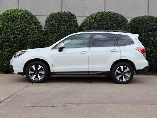 Crystal White Pearl 2018 Subaru Forester 2.5i Limited