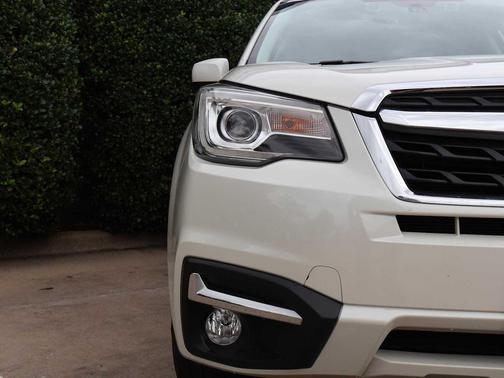 Crystal White Pearl 2018 Subaru Forester 2.5i Limited