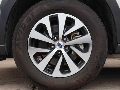 Crystal White Pearl 2025 Subaru Outback Premium