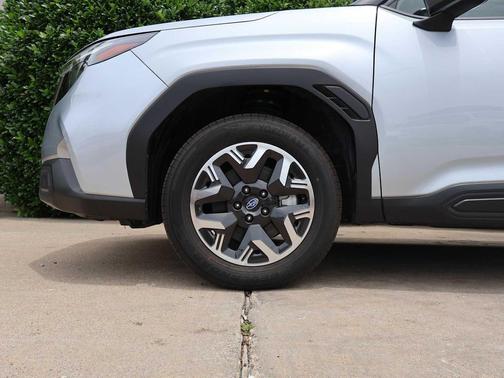 Ice Silver Metallic 2025 Subaru Forester Premium