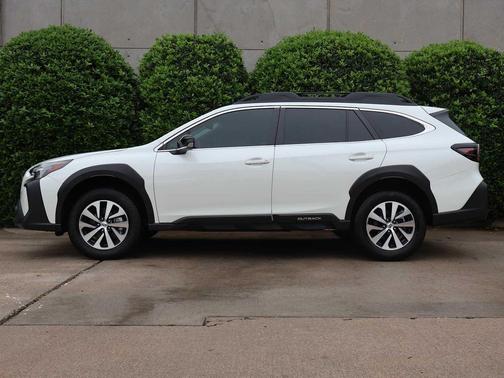 Crystal White Pearl 2025 Subaru Outback Premium