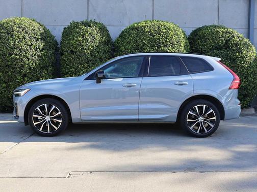 2024 Volvo XC60 B5 Plus Dark Theme