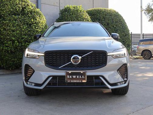 2024 Volvo XC60 B5 Plus Dark Theme