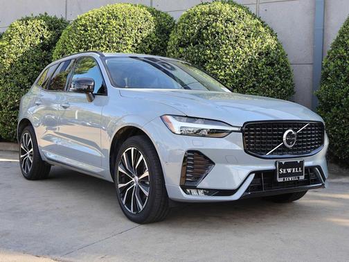 2024 Volvo XC60 B5 Plus Dark Theme