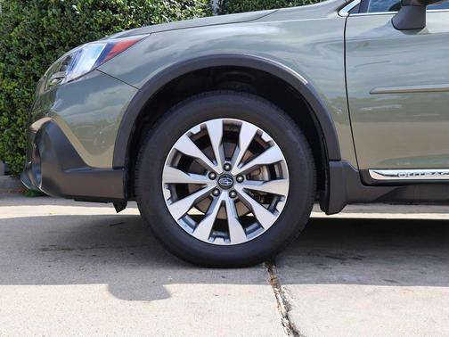 Wilderness Green Metallic 2018 Subaru Outback 2.5i Touring