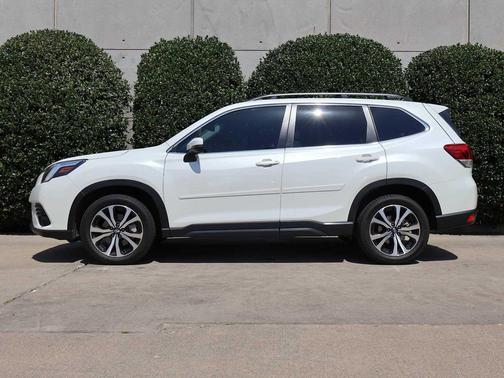 Crystal White Pearl 2023 Subaru Forester Limited