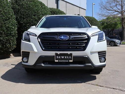 Crystal White Pearl 2023 Subaru Forester Limited