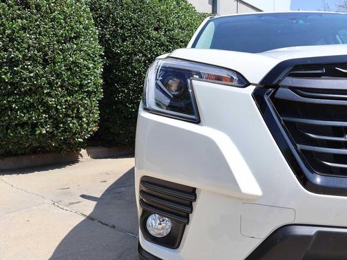 Crystal White Pearl 2023 Subaru Forester Limited