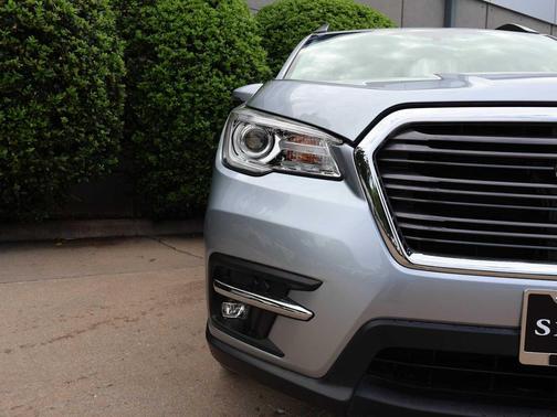 Ice Silver Metallic 2021 Subaru Ascent Limited 7-Passenger