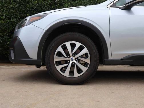 Ice Silver Metallic 2022 Subaru Outback Premium