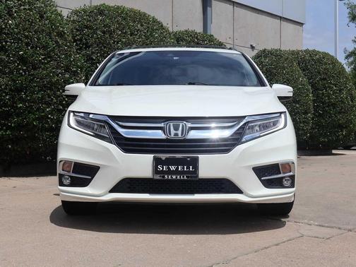 White Diamond Pearl 2018 Honda Odyssey Elite