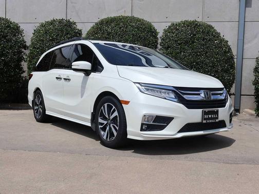 White Diamond Pearl 2018 Honda Odyssey Elite