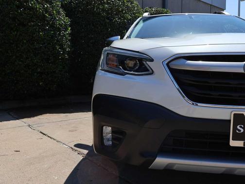 Crystal White Pearl 2021 Subaru Outback Touring XT