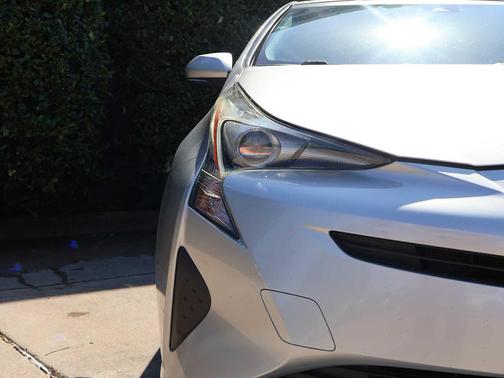 Classic Silver Metallic 2017 Toyota Prius Two Eco