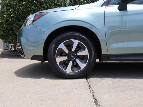 Jasmine Green Metallic 2018 Subaru Forester 2.5i Limited