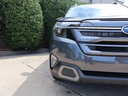 Magnetite Gray Metallic 2025 Subaru Forester Limited