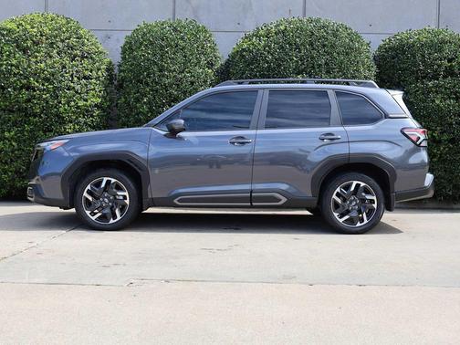 Magnetite Gray Metallic 2025 Subaru Forester Limited