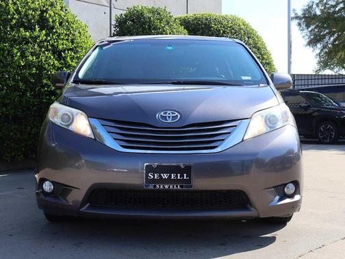 2017 Toyota Sienna XLE