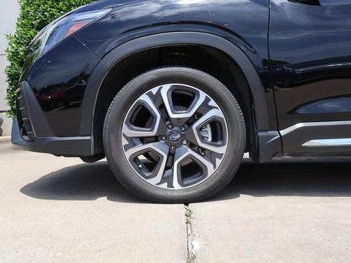 Crystal Black Silica 2024 Subaru Ascent Limited 7-Passenger