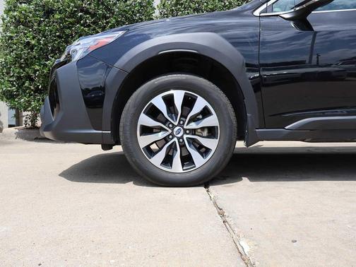 Crystal Black Silica 2024 Subaru Outback Touring