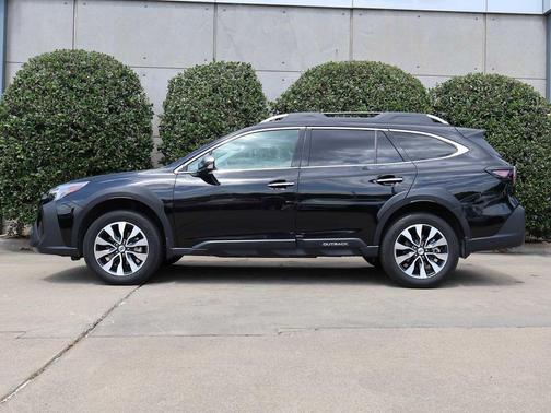 Crystal Black Silica 2024 Subaru Outback Touring
