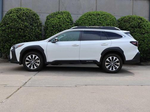Crystal White Pearl 2025 Subaru Outback Touring XT