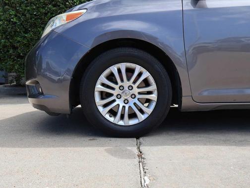 Predawn Gray Mica 2011 Toyota Sienna XLE