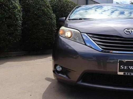 Predawn Gray Mica 2011 Toyota Sienna XLE