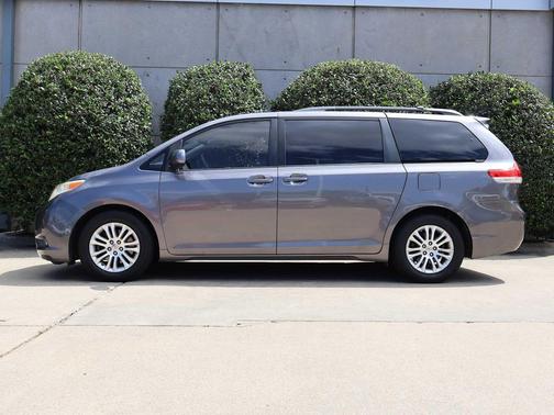 Predawn Gray Mica 2011 Toyota Sienna XLE