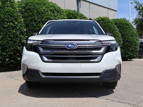 Crystal White Pearl 2025 Subaru Forester Premium