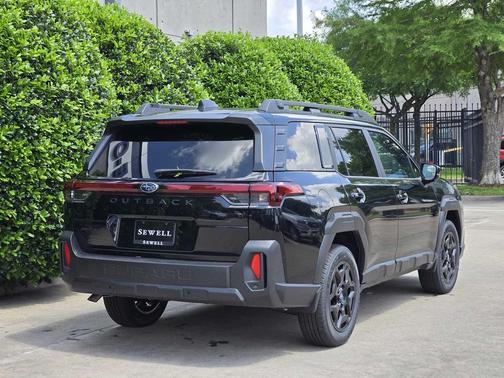 Crystal Black Silica 2026 Subaru Outback Limited