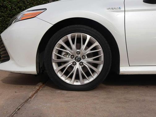 2018 Toyota Camry Hybrid XLE