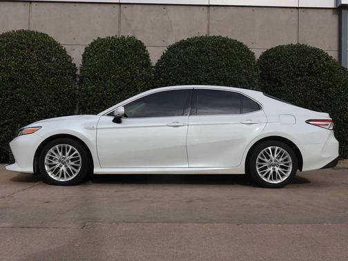 2018 Toyota Camry Hybrid XLE