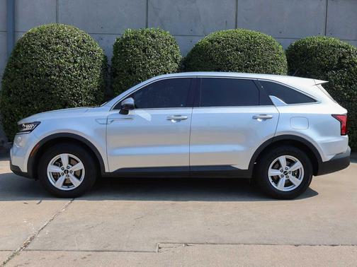 2022 Kia Sorento LX
