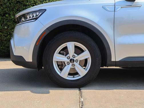 2022 Kia Sorento LX