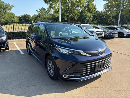 2023 Toyota Sienna XLE 7 Passenger