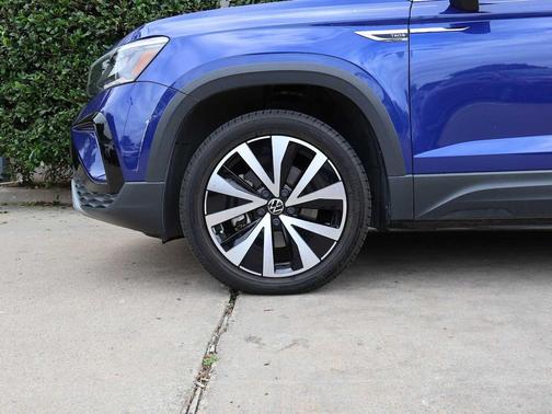 Dusk Blue Metallic 2023 Volkswagen Taos 1.5T SE