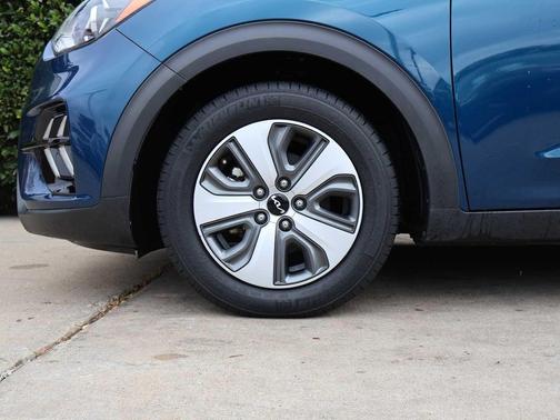 2022 Kia Niro LX